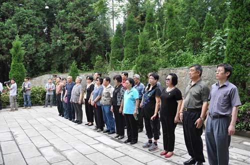 2012年5月10日下午3時(shí)，在湖南省張家界市天子山賀龍公園隆重舉行了